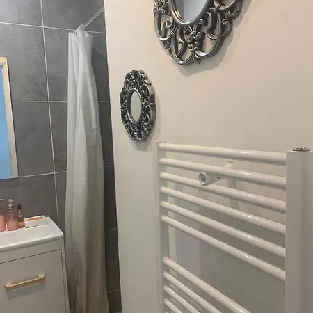 Charmante Petite Maison 아파트 *